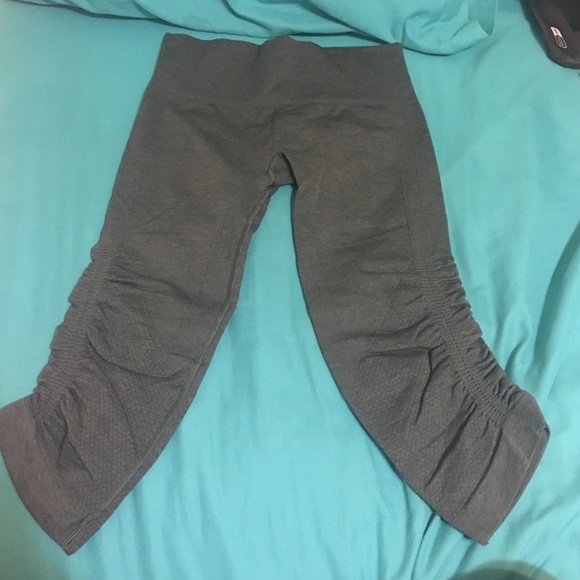 Dark Sea Green Cropped Tights 😍