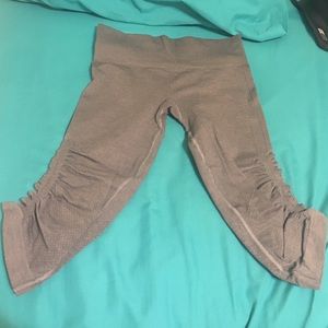 Light Grey Lulu Capris 💟