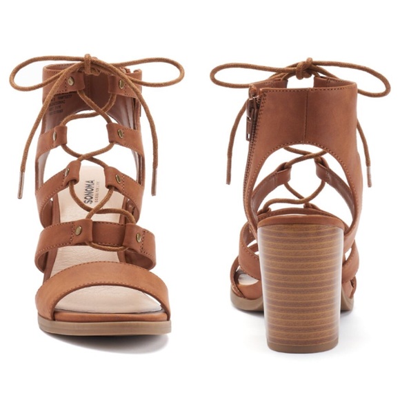⭐️SOLD⭐️🆕Brown Heel Sandals🆕 - Picture 2 of 4