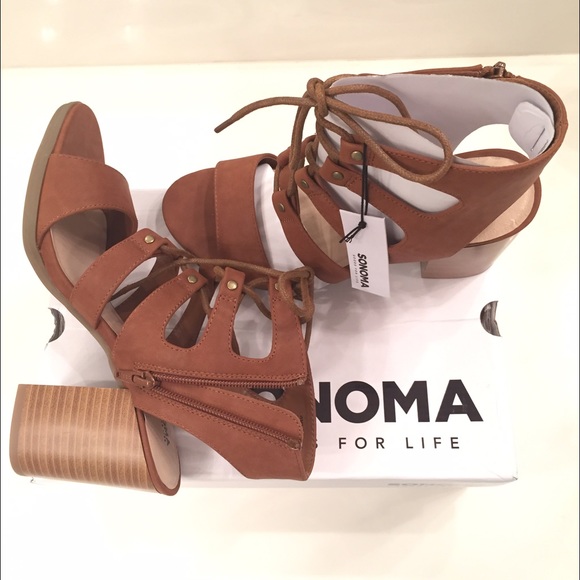 ⭐️SOLD⭐️🆕Brown Heel Sandals🆕 - Picture 4 of 4