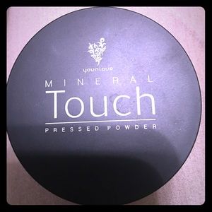 Younique Mineral Touch Foundation