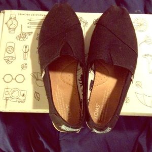 Black Toms Size 9!