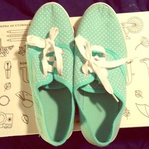 Mint blue shoes !