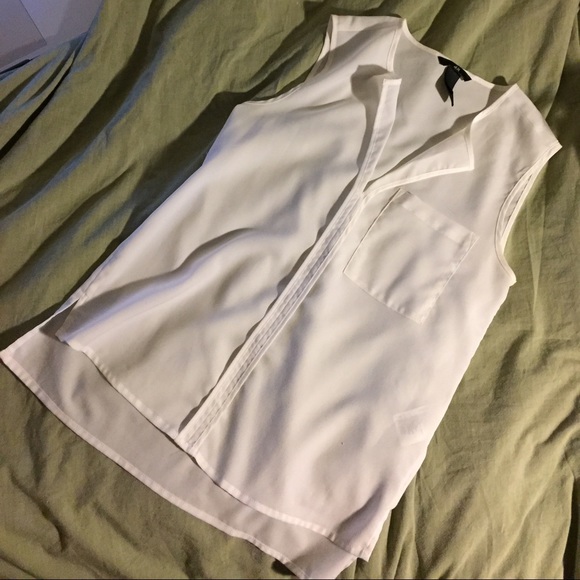 H&M sleeveless white blouse pocket detail