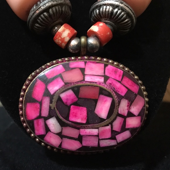 HANDMADE Stone statement necklace - Picture 3 of 3