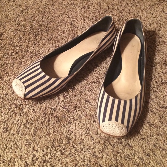Joie size 38 navy and off white flats.