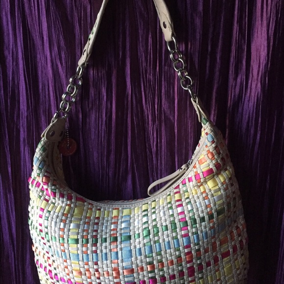 The Sac medium size purse.