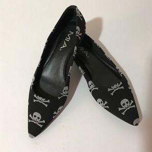 Mia skull and crossbones pointy toe flat
