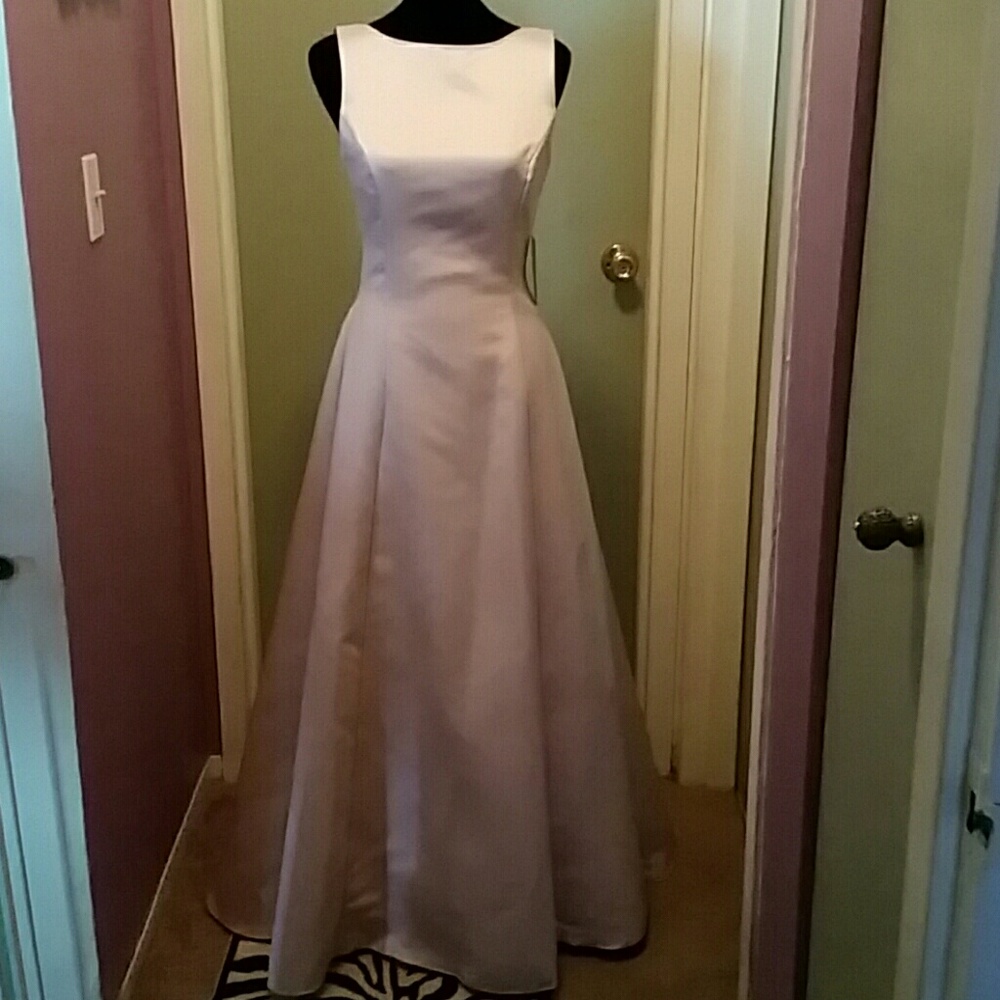 DESIGNER GOWN'S