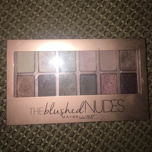 Maybelline The Blushed Nudes Palette
