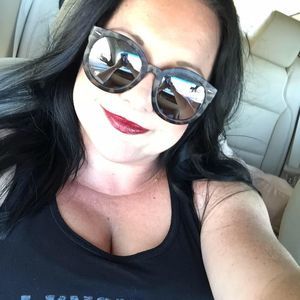 Meet your Posher, Danyelle