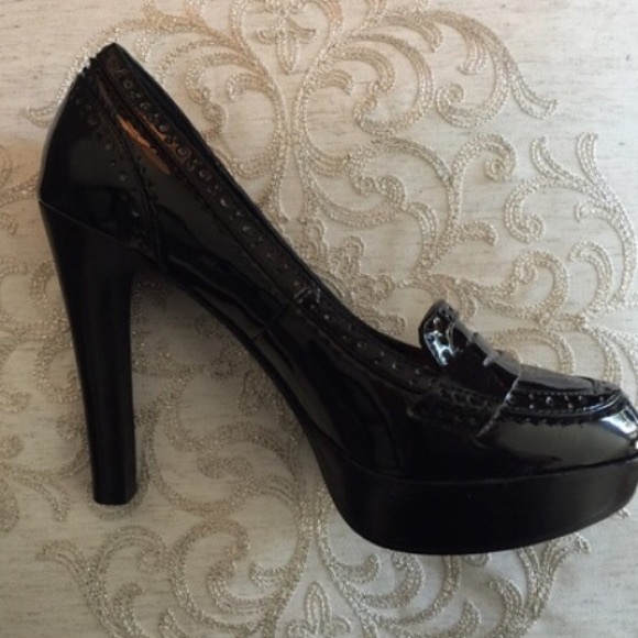 Lulu Townsend Shoes - 💥 Lulu Townsend Black Patten Leather Pumps Size 8