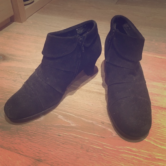 Aerosoles Suede Black Ankle Boots, Size 9 - Picture 1 of 4