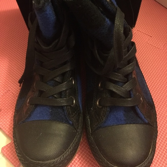 Converse shoes... Unisex...