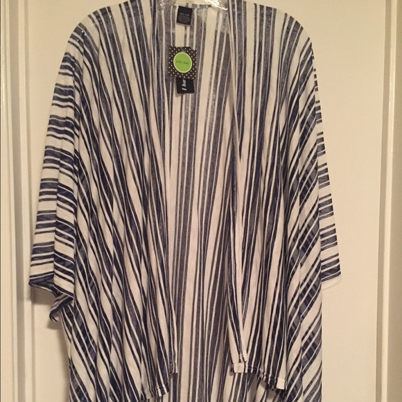Kelly & Katie Tops - NWT Striped kimono ❤️💋