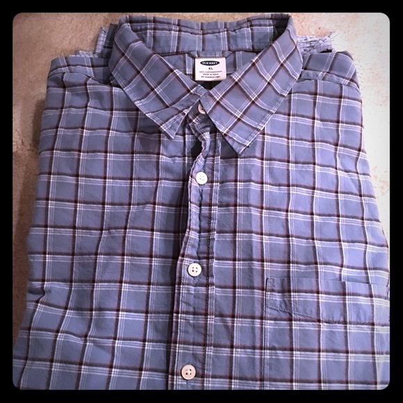 Men's old navy shirt