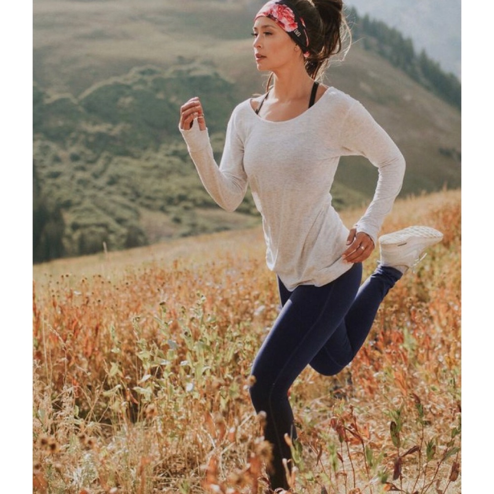LAST ONE SALE! ๐ธNavy Leggings - Picture 3 of 5