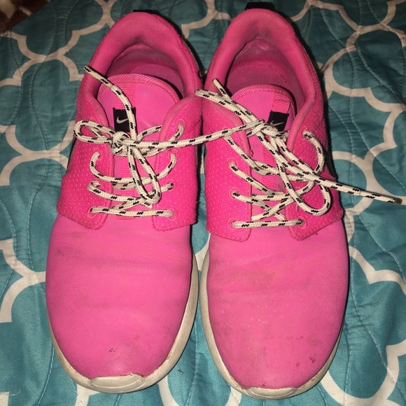 Pink Nike Roshe