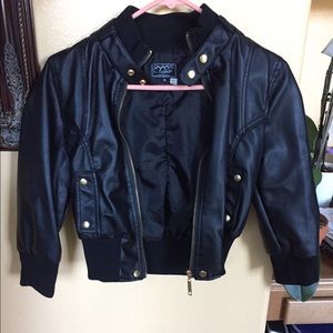 Cropped faux (fake) leather jacket w/short sleeves