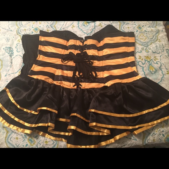 Sexy Queen Bee 🐝 🐝 Halloween Costume - Picture 4 of 4