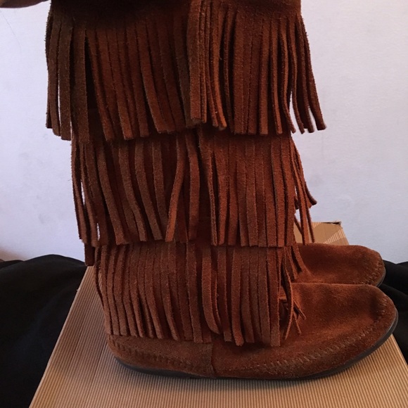 Authentic Minnetonka fringe boots!