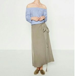 *markdown* Zara  poplin off shoulder top..