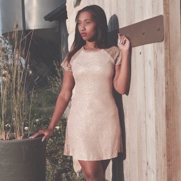 Blush gold dress - Picture 2 of 5