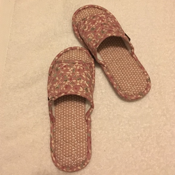 Open toe. Thick sole.  Women's slippers