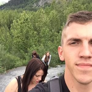 Meet your Posher, Dustin