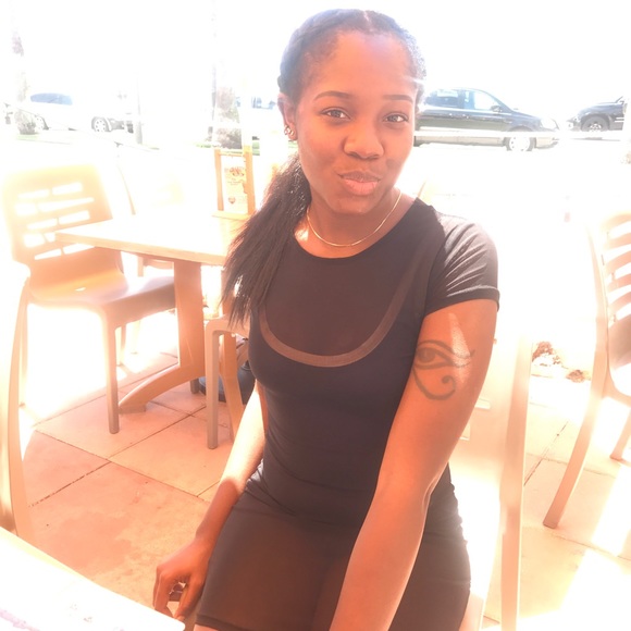 Meet your Posher, Zoie!! - Picture 2 of 3