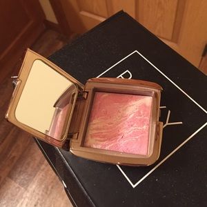 Hourglass ambient lighting Blush