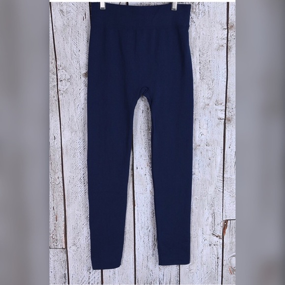 LAST ONE SALE! 🌸 Navy Fleece Lined Leggings - Picture 4 of 4