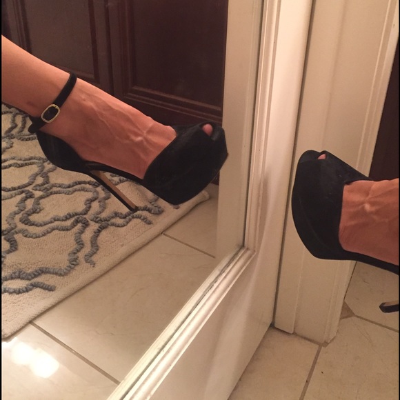 Sam Edelman Shoes - Sam Edelman black ankle strap pumps