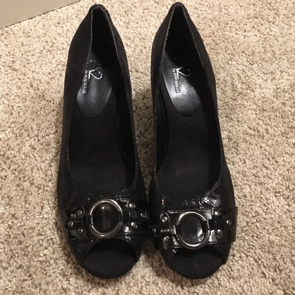 Black Pumps