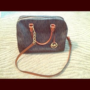 Very cute Michael Kors purse!