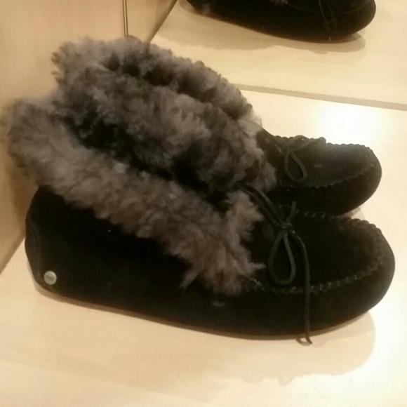 Ugg Alena slippers