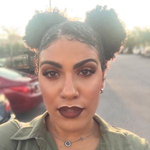 Meet your Posher, Alysia