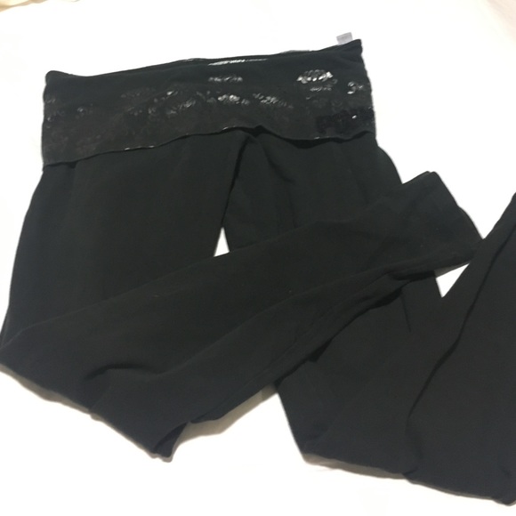Black VS yoga pants