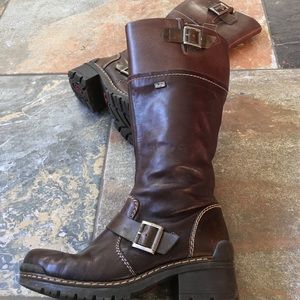 Beautiful tall brown boots