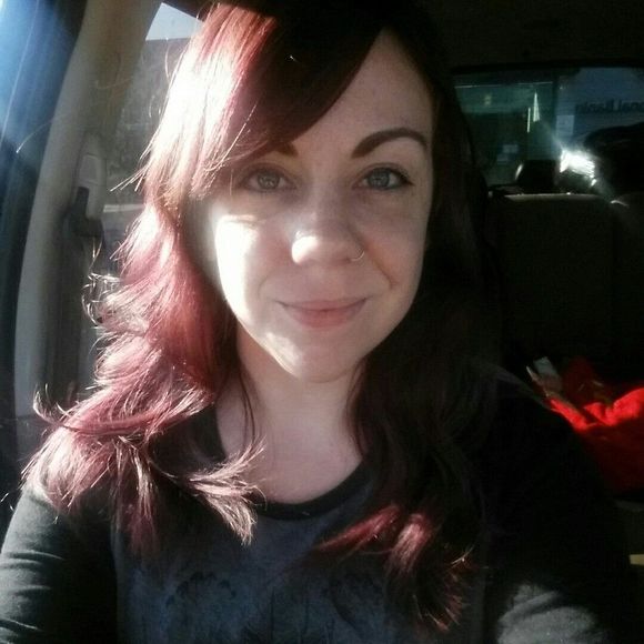 Meet your Posher, Elise