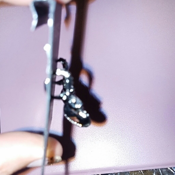 Givenchy EARRINGS NEW - Picture 2 of 4