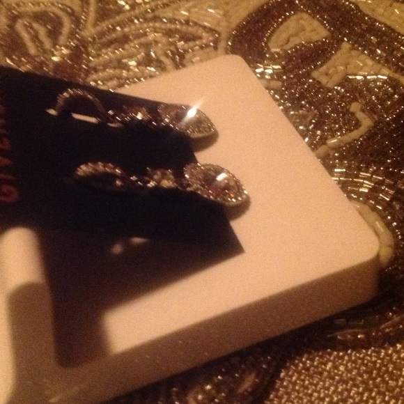 Givenchy EARRINGS NEW - Picture 3 of 4