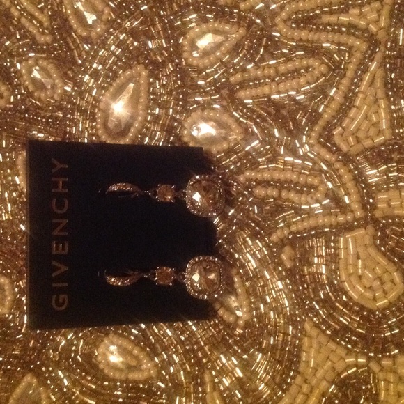 Givenchy EARRINGS NEW - Picture 4 of 4