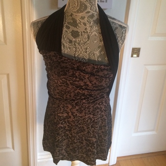 Halter Top that makes you look 10 pounds less - Picture 1 of 3