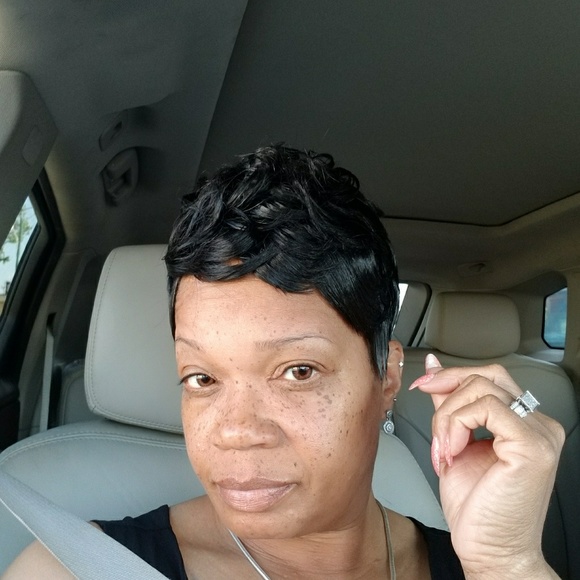 Meet your Posher, Latondria - Picture 2 of 2