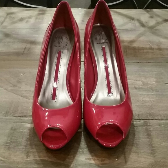 New! Gorgeous patent Bella Red peep toe heels - Picture 2 of 4
