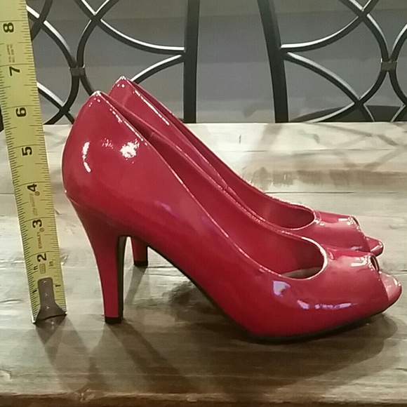 New! Gorgeous patent Bella Red peep toe heels - Picture 3 of 4
