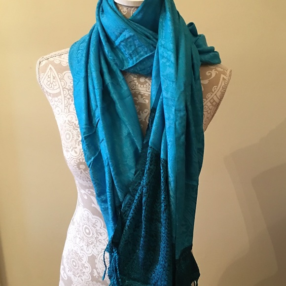 Beautiful teal/black pashmina style scarf/wrap 🌺