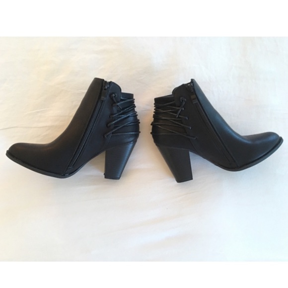 ❣️Size 10❣️5⭐️ Black Wrap Lace Leather Bootie - Picture 3 of 3