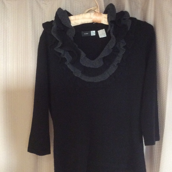 Saks Fifth Avenue Sweaters - Saks Fifth Avenue cashmere sweater Saks Fifth Avenue Sweaters - Saks Fifth Avenue cashmere sweater